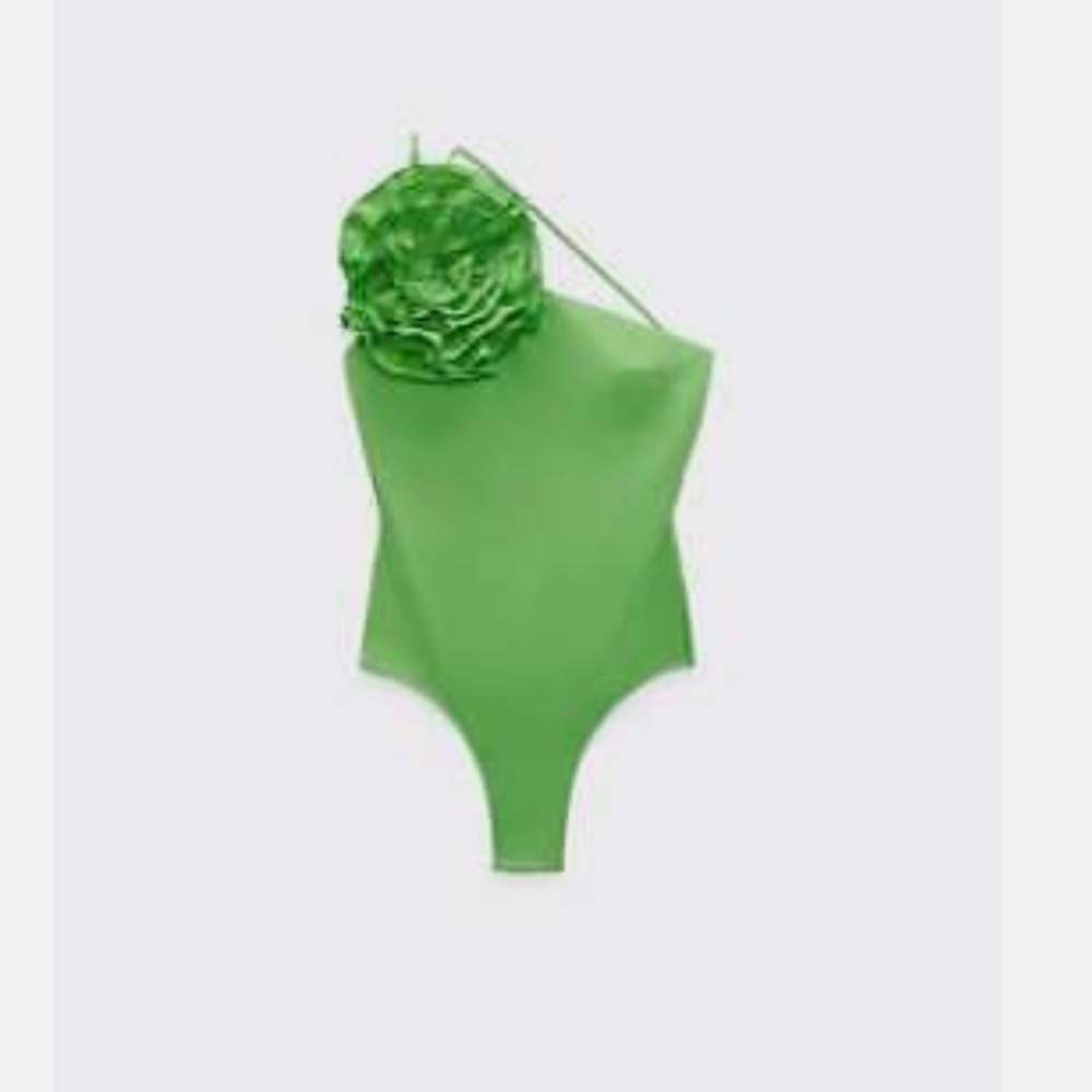 Zara Asymmetrical floral swimsuit. - Picture 9 of 12